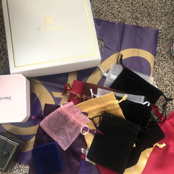 GIFT BAGS AND BOXES - Picture 7 of 9